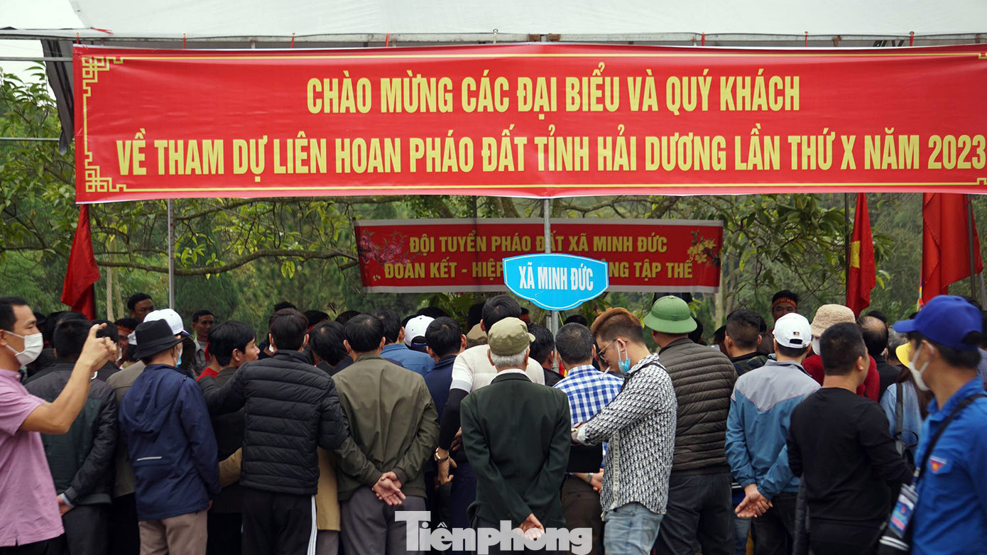 Theo ghi nhận của Tiền Phong, cùng thời điểm khai hội, ban tổ chức liên hoan pháo đất Hải Dương lần thứ X (năm 2023) tổ chức cho các đội tham gia thi đấu tại cổng chùa Côn Sơn.