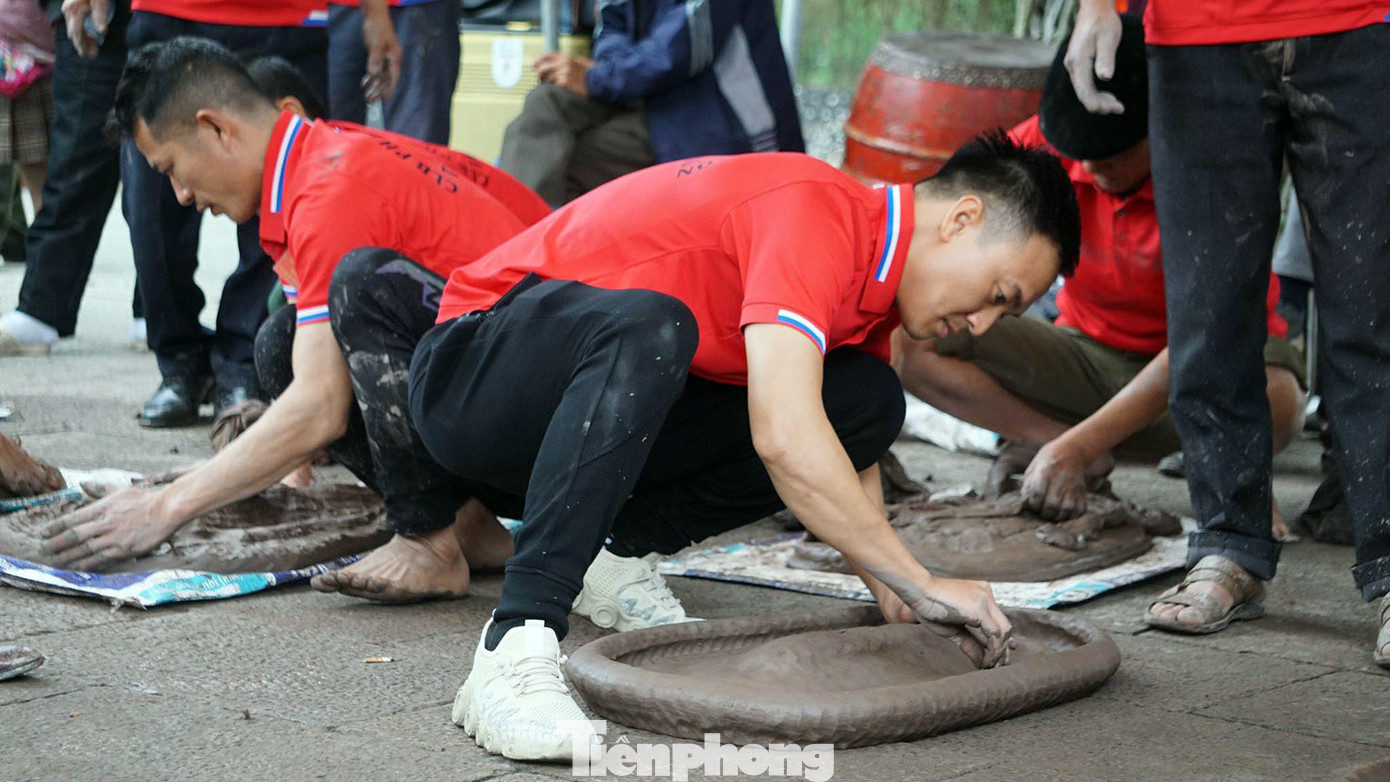 Theo đó, mỗi đội tham gia chọn 25 pháo thủ chính thức, 5 pháo thủ dự bị là những pháo thủ tại các địa phương có truyền thống chơi pháo đất, có sức khỏe bền bỉ, biết chơi và am hiểu về luật tục chơi pháo đất.