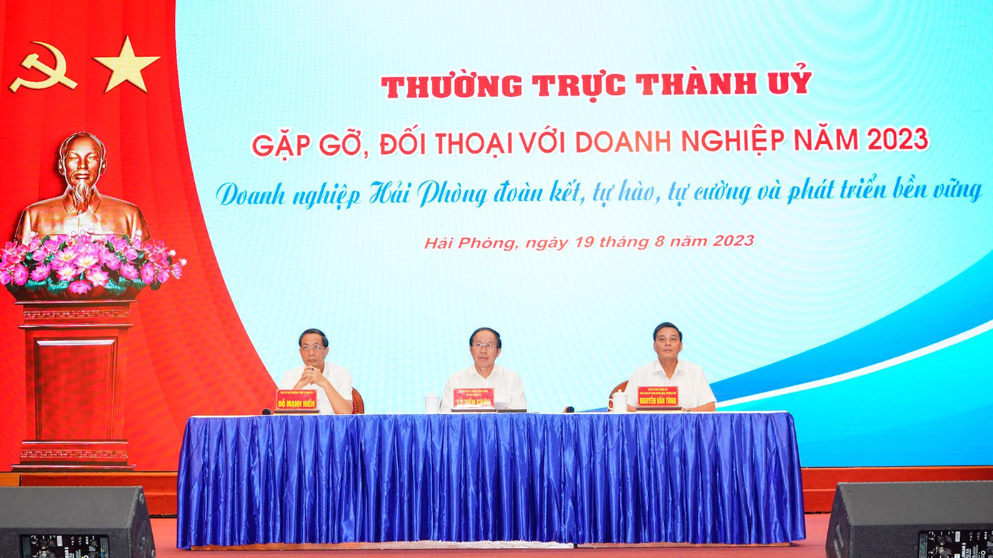 Thường trực Thành ủy Hải Phòng chủ trì buổi đối thoại với doanh nghiệp.