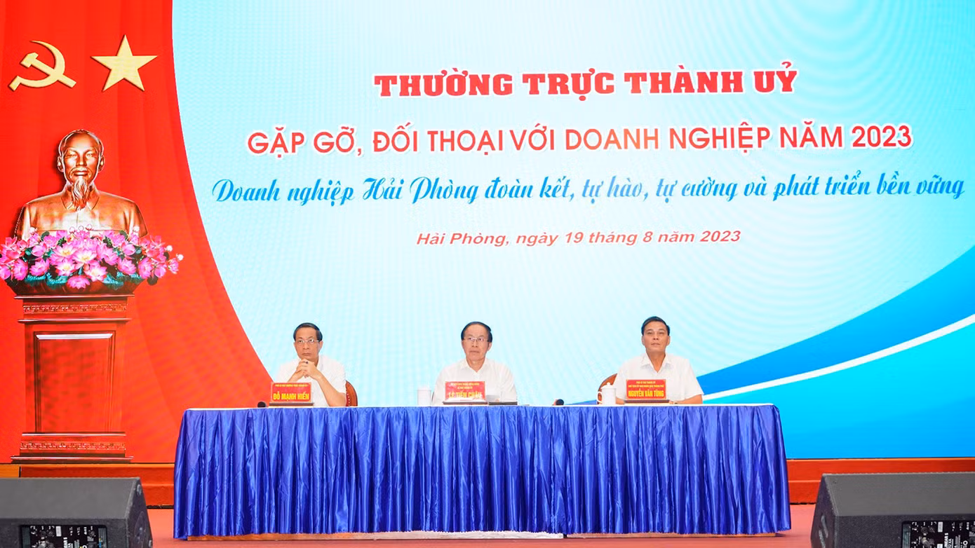 Thường trực Thành ủy Hải Phòng chủ trì buổi đối thoại với doanh nghiệp.