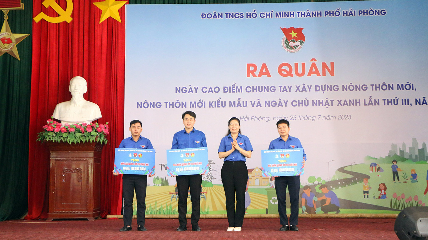 Chương trình ra quân cao điểm chung tay xây dựng NTM, NTM kiểu mẫu và Ngày Chủ nhật xanh lần thứ III, Đoàn thanh niên thành phố huy động được 1,5 tỷ đồng.