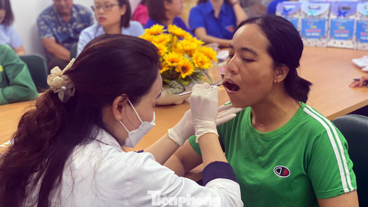 Trong đó, hàng chục đoàn viên thanh niên và các y bác sĩ tổ chức khám chữa bệnh miễn phí cho khoảng 100 người cao tuổi, người dân địa phương tại Trung tâm hành chính quận Ngô Quyền. Trong đó, hàng chục đoàn viên thanh niên và các y bác sĩ tổ chức khám chữa bệnh miễn phí cho khoảng 100 người cao tuổi, người dân địa phương tại Trung tâm hành chính quận Ngô Quyền.