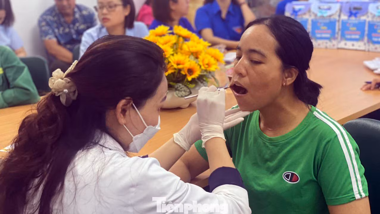 Trong đó, hàng chục đoàn viên thanh niên và các y bác sĩ tổ chức khám chữa bệnh miễn phí cho khoảng 100 người cao tuổi, người dân địa phương tại Trung tâm hành chính quận Ngô Quyền. Trong đó, hàng chục đoàn viên thanh niên và các y bác sĩ tổ chức khám chữa bệnh miễn phí cho khoảng 100 người cao tuổi, người dân địa phương tại Trung tâm hành chính quận Ngô Quyền.