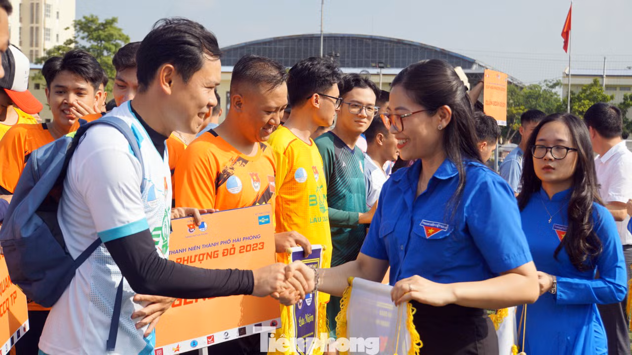Cũng trong ngày 15/10, Thành Đoàn Hải Phòng khai mạc Giải bóng đá thanh niên tranh cup Hoa Phượng đỏ 2023 tại Trường Đại học Hàng hải Việt Nam.