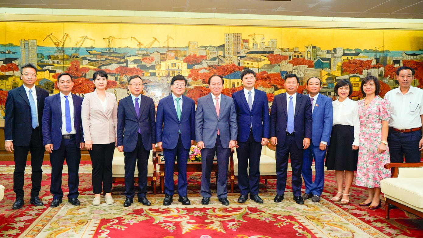 Các đại biểu chụp hình lưu niệm sau buổi tiếp và làm việc. Các đại biểu chụp hình lưu niệm sau buổi tiếp và làm việc.