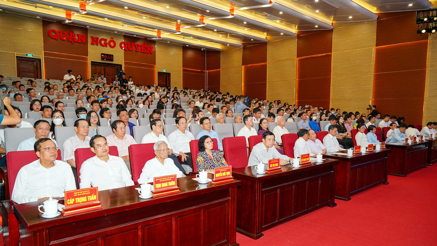 Cử tri quận Ngô Quyền (TP Hải Phòng) tại buổi tiếp xúc sáng 6/5. Cử tri quận Ngô Quyền (TP Hải Phòng) tại buổi tiếp xúc sáng 6/5.