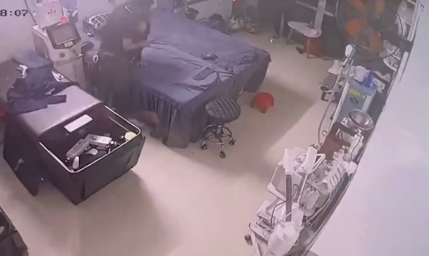 Nữ chủ quán spa ở Hưng Yên bị người tình khống chế, bắt giữ nhiều giờ.