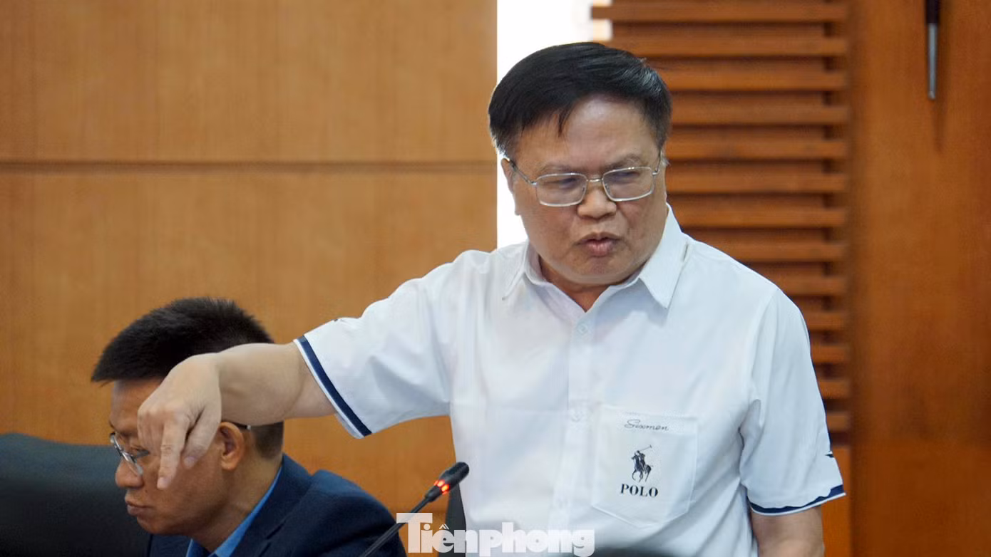 Ông Nguyễn Đình Cung phát biểu trong buổi hội thảo.