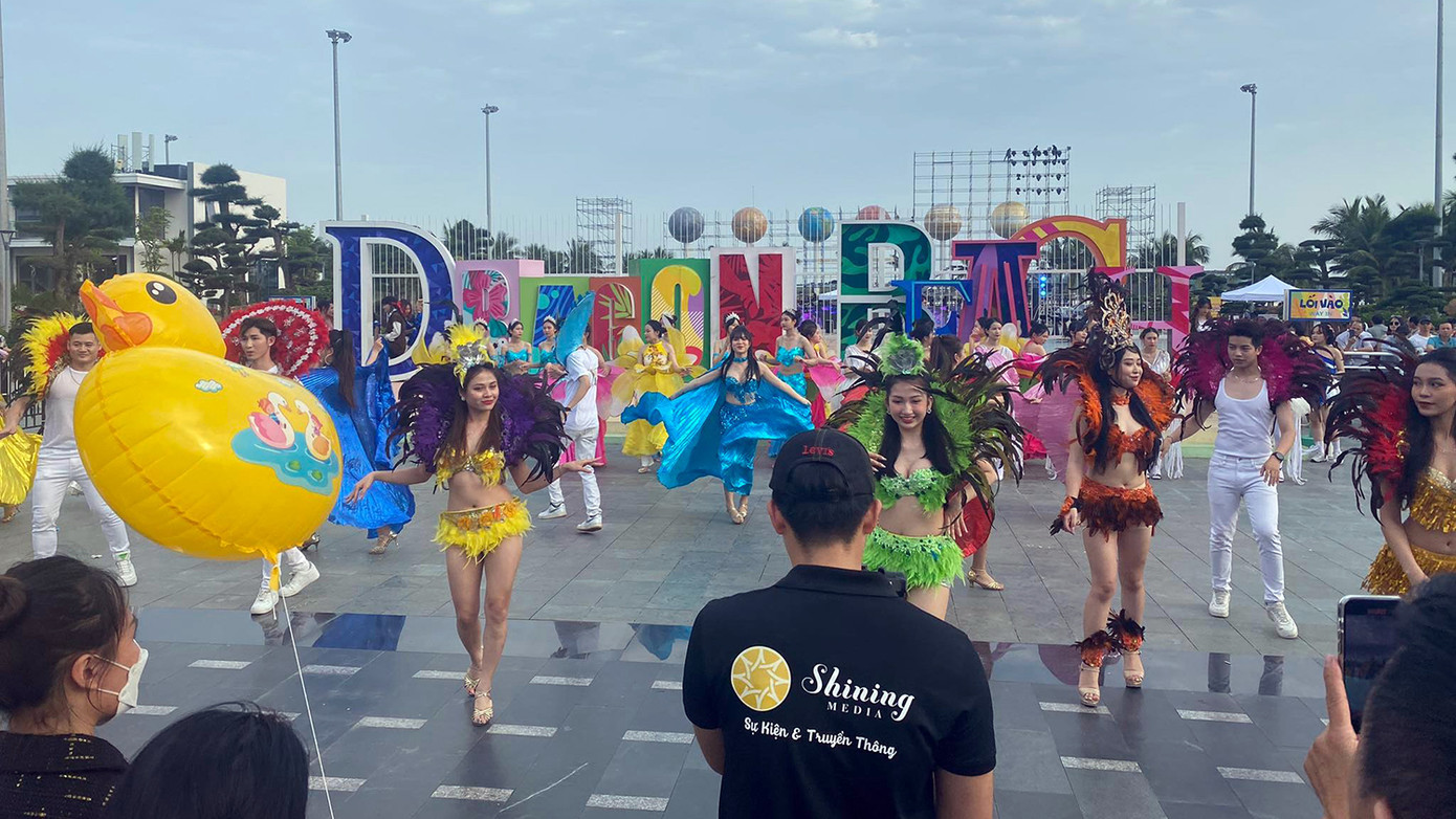 Trong dịp nghỉ lễ 30/4-1/5, UBND quận Đồ Sơn (TP Hải Phòng) đã phối hợp với nhiều đơn vị tổ chức Liên hoan du lịch 2023: Đồ Sơn - Điểm đến bốn mùa, kéo dài 7 ngày (từ 28/4-6/5) với hàng loạt các sự kiện thể thao, biểu diễn nghệ thuật, ẩm thực, nhạc hội...