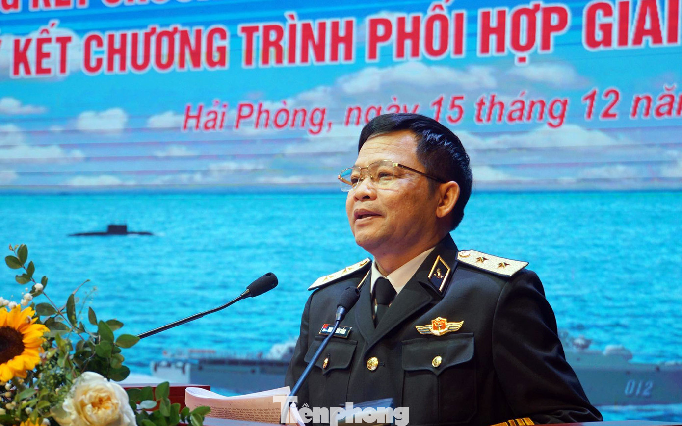 Trung tướng Nguyễn Văn Bổng - Chính ủy Quân chủng Hải quân phát biểu tại hội nghị. Trung tướng Nguyễn Văn Bổng - Chính ủy Quân chủng Hải quân phát biểu tại hội nghị.