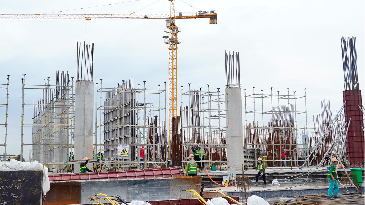 Công trường thi công các dự án trọng điểm tại KĐT Bắc Sông Cấm, huyện Thủy Nguyên. Ảnh: Đàm Thanh