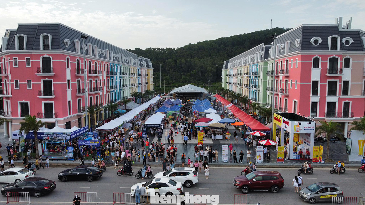 Dịp nghỉ lễ 30/4-1/5, UBND quận Đồ Sơn tổ chức Liên hoan du lịch 2023: Đồ Sơn - Điểm đến bốn mùa với 6 hoạt động nổi bật: Lễ hội bia và ẩm thực Food Festival, Phối hợp tổ chức Lễ hội Văn hóa dân gian biển đảo Việt Nam và Khai mạc lễ hội biển Đồ Sơn, Liên hoan nghệ thuật đường phố, Các hoạt động biểu diễn nghệ thuật ngoài trời Carnaval đường phố, Đêm nhạc hội Đồ Sơn - Điểm đến bốn mùa và Khai mạc giải golf du lịch Đồ Sơn. Dịp nghỉ lễ 30/4-1/5, UBND quận Đồ Sơn tổ chức Liên hoan du lịch 2023: Đồ Sơn - Điểm đến bốn mùa với 6 hoạt động nổi bật: Lễ hội bia và ẩm thực Food Festival, Phối hợp tổ chức Lễ hội Văn hóa dân gian biển đảo Việt Nam và Khai mạc lễ hội biển Đồ Sơn, Liên hoan nghệ thuật đường phố, Các hoạt động biểu diễn nghệ thuật ngoài trời Carnaval đường phố, Đêm nhạc hội Đồ Sơn - Điểm đến bốn mùa và Khai mạc giải golf du lịch Đồ Sơn.