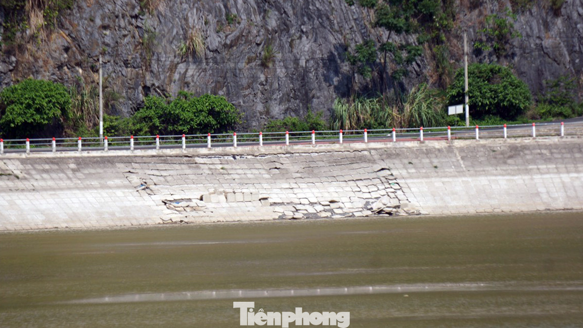 Đến tháng 6/2023, khi mực nước hạ thấp, bờ hồ Trân Châu lộ ra thêm nhiều vị trí sạt lở, sụt lún nghiêm trọng. Công ty Cổ phần cấp nước Hải Phòng đang phối hợp với UBND huyện Cát Hải và Ban quản lý dự án khảo sát, lên phương án khắc phục, sửa chữa.