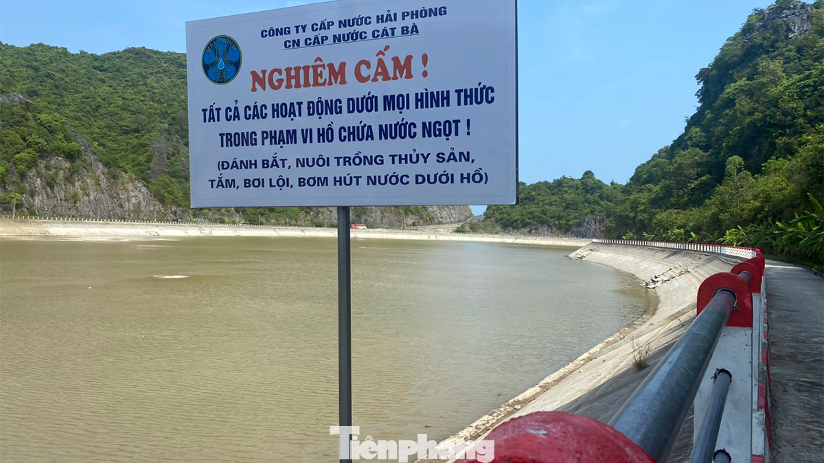 Tuy nhiên, tháng 8/2022 hồ nước ngọt lớn nhất đảo Cát Bà bắt đầu xuất hiện nhiều vị trí sạt lở, xuống cấp nghiêm trọng sau 18 tháng sử dụng. Nguyên nhân được Ban quản lý dự án cho rằng do mưa lớn kéo dài.