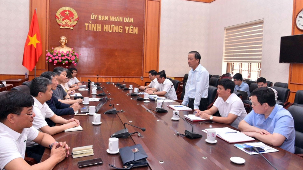 Đại diện Tập đoàn COT Singapore làm việc với UBND tỉnh Hưng Yên.