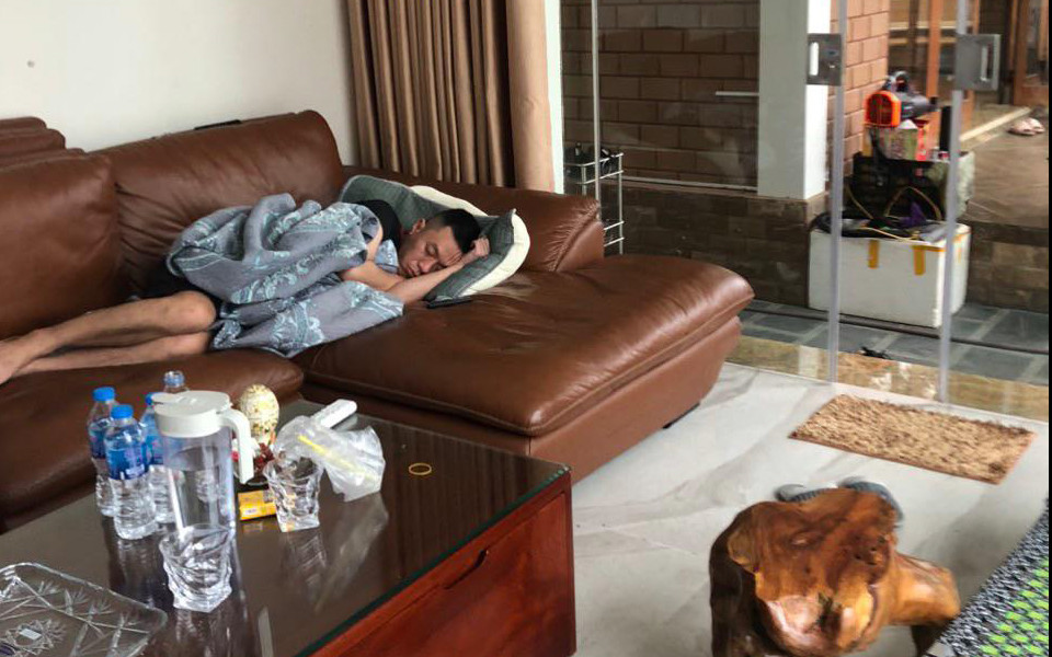 Đối tượng xăm trổ ăn ngủ tại nhà dân đe dọa, khủng bố tinh thần đòi nợ vay nặng lãi.