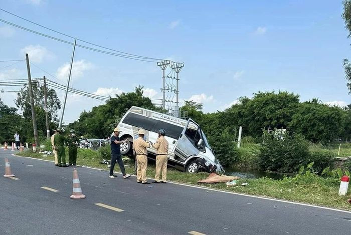 Hiện trường vụ tai nạn giao thông. Hiện trường vụ tai nạn giao thông.