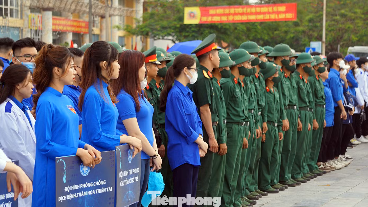 Hàng trăm bác sỹ, đoàn viên thanh niên tại Hải Phòng tham dự lễ ra quân ngày hội.