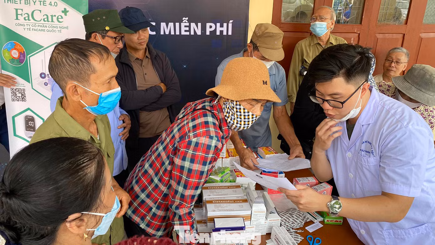 Điểm nhấn ngày hội 2023 là các chương trình thúc đẩy chuyển đổi số y tế, như triển khai cài đặt app chăm sóc sức khỏe Facare, sử dụng các thiết bị xét nghiệm kết nối trực tuyến, đặc biệt trong chăm sóc bệnh nhân tăng huyết áp và đái tháo đường.