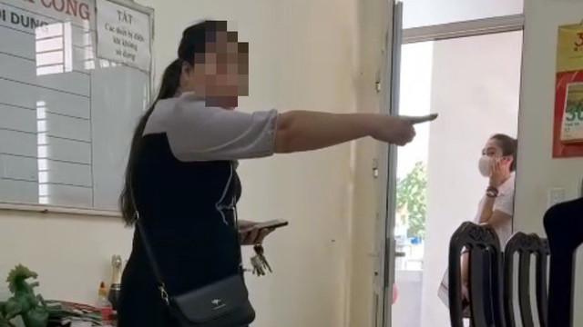 Người được cho là bà T.T.H.B có hành vi lăng mạ cán bộ phường Đằng Lâm ngày 30/5. Người được cho là bà T.T.H.B có hành vi lăng mạ cán bộ phường Đằng Lâm ngày 30/5.