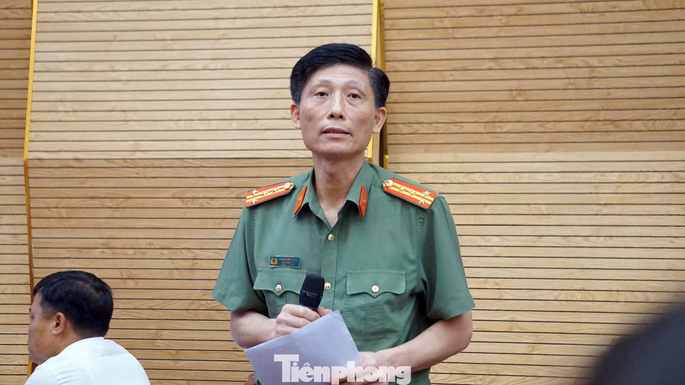 Đại diện lãnh đạo Công an TP Hải Phòng trả lời công nhân, người lao động về nội dung an ninh trật tự, PCCC, tín dụng đen. Đại diện lãnh đạo Công an TP Hải Phòng trả lời công nhân, người lao động về nội dung an ninh trật tự, PCCC, tín dụng đen.