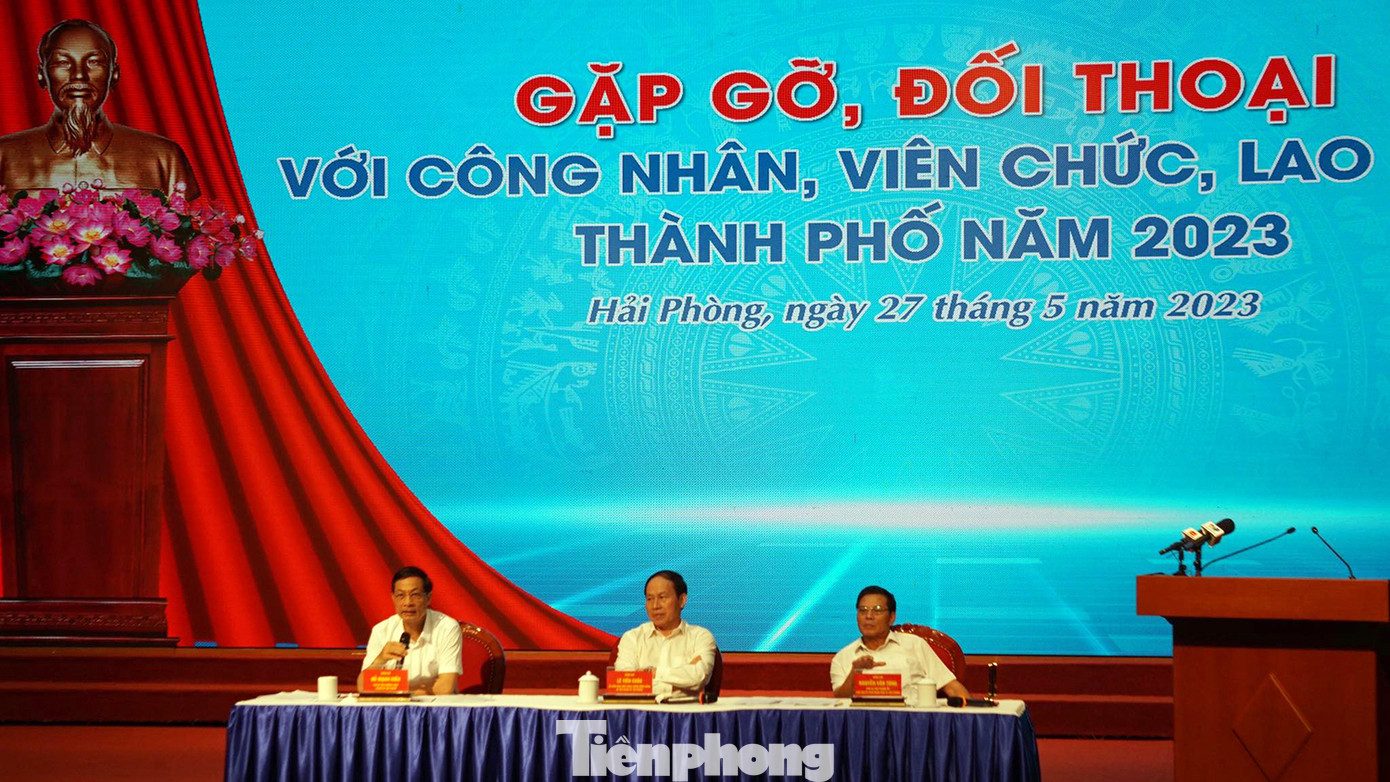 Thường trực Thành ủy Hải Phòng đối thoại với công nhân, viên chức, người lao động sáng 27/5.