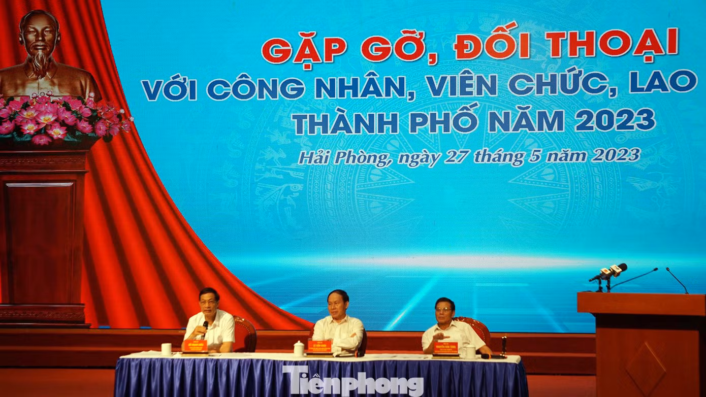 Thường trực Thành ủy Hải Phòng đối thoại với công nhân, viên chức, người lao động sáng 27/5. Thường trực Thành ủy Hải Phòng đối thoại với công nhân, viên chức, người lao động sáng 27/5.