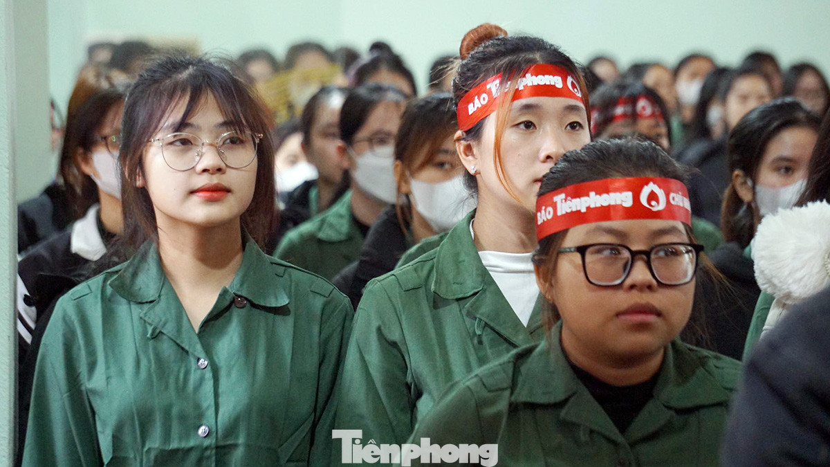 Hưởng ứng ngày hội, anh Trần Văn Sơn (cán bộ Trường Đại học Hải Phòng, một trong những thành viên tích cực tham gia và vận động hiến máu) đã kêu gọi toàn thể cán bộ, giảng viên, sinh viên nhà trường và người dân trên địa bàn thành phố cùng chung tay chia sẻ giọt máu cho bệnh nhân nghèo, người cần máu.