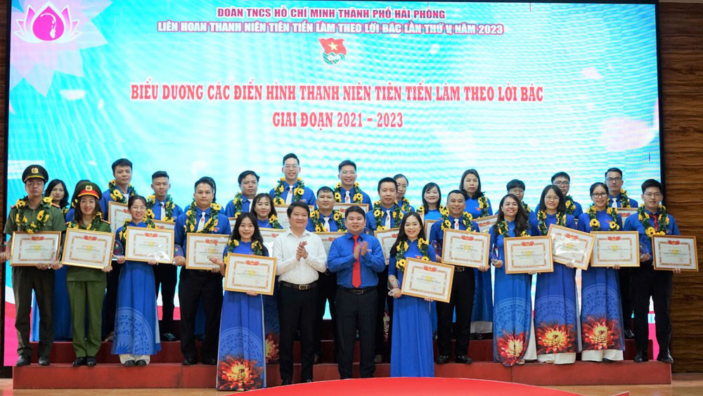 Thành Đoàn Hải Phòng tổ chức lễ biểu dương các điển hình thanh niên tiên tiến làm theo lời Bác, giai đoạn 2021-2023. Thành Đoàn Hải Phòng tổ chức lễ biểu dương các điển hình thanh niên tiên tiến làm theo lời Bác, giai đoạn 2021-2023.