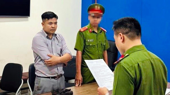 Tài xế Phạm Trung Dũng tại cơ quan công an. Tài xế Phạm Trung Dũng tại cơ quan công an.