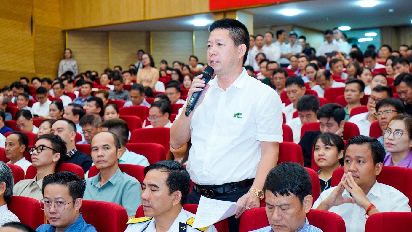 Đại diện các doanh nghiệp phát biểu tại hội nghị.