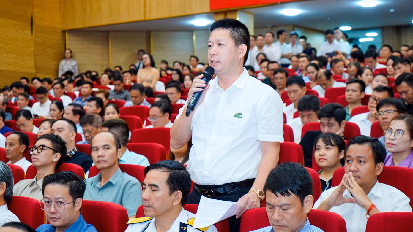 Đại diện các doanh nghiệp phát biểu tại hội nghị.