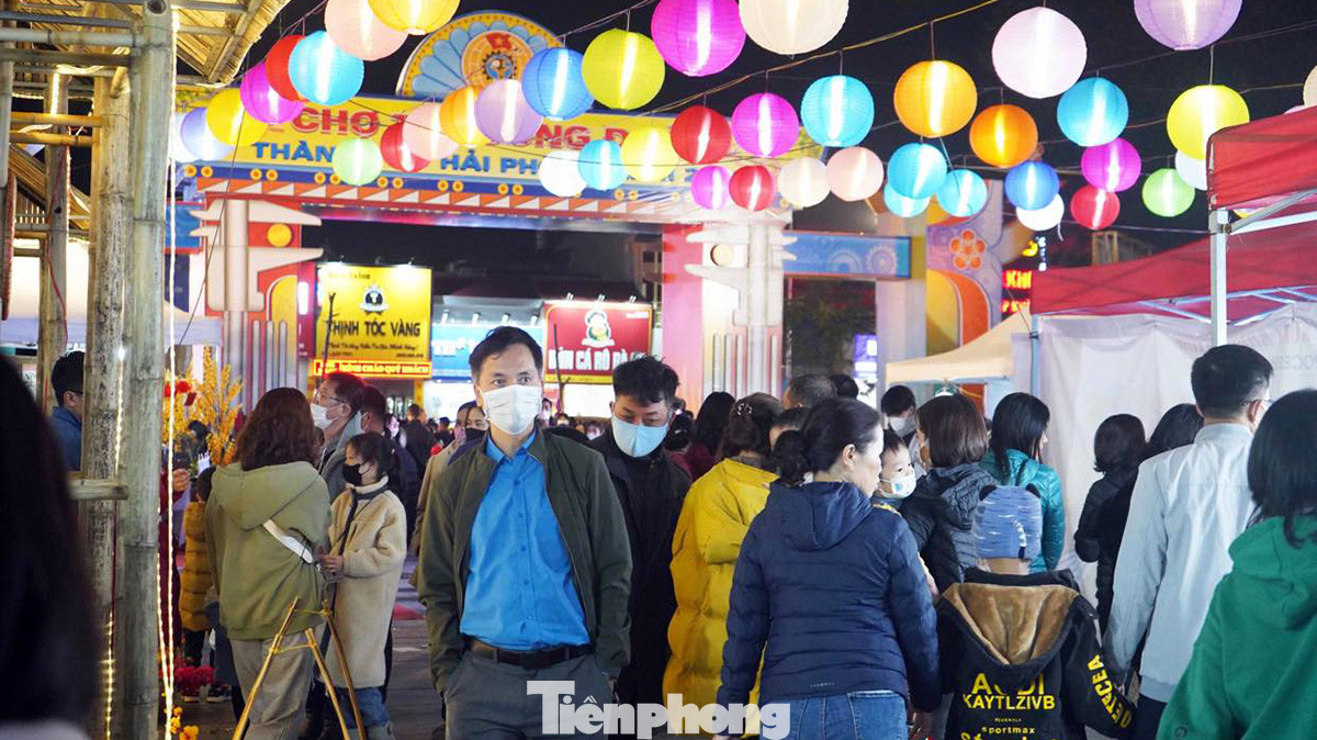 Liên đoàn Lao động TP Hải Phòng vừa khai mạc “chợ Tết Công đoàn” năm 2023 (diễn ra từ 5-8/1) tại Cung Văn hóa hữu nghị Việt – Tiệp cho công nhân, viên chức, người lao động trên địa bàn thành phố sắm Tết sớm. Liên đoàn Lao động TP Hải Phòng vừa khai mạc “chợ Tết Công đoàn” năm 2023 (diễn ra từ 5-8/1) tại Cung Văn hóa hữu nghị Việt – Tiệp cho công nhân, viên chức, người lao động trên địa bàn thành phố sắm Tết sớm.