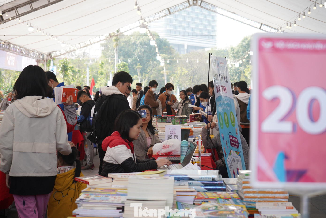 Tuần lễ sách và văn hóa đọc của thanh niên Hải Phòng được tổ chức nhằm nâng cao văn hóa đọc cho đoàn viên, thanh thiếu nhi thành phố, hướng tới thay đổi căn bản từ nhận thức đến hành động của thế hệ trẻ trong việc trau dồi kiến thức một cách lành mạnh và đúng cách.