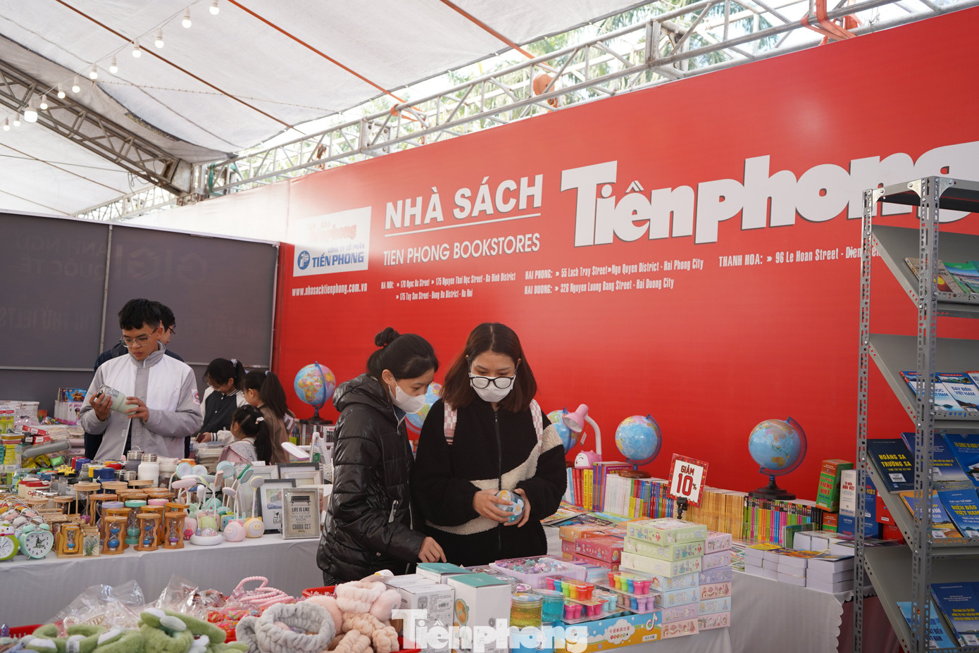 Hưởng ứng Tháng Thanh niên 2023, Thành Đoàn Hải Phòng tổ chức nhiều hoạt động sôi nổi, gồm: Khai mạc Tuần lễ sách và văn hóa đọc của thanh niên; Tọa đàm thanh niên với nhiệm vụ chấn hưng văn hóa trong kỷ nguyên số; Tặng quà cho cựu thanh niên xung phong và chương trình làm sạch biển tại Đồ Sơn.