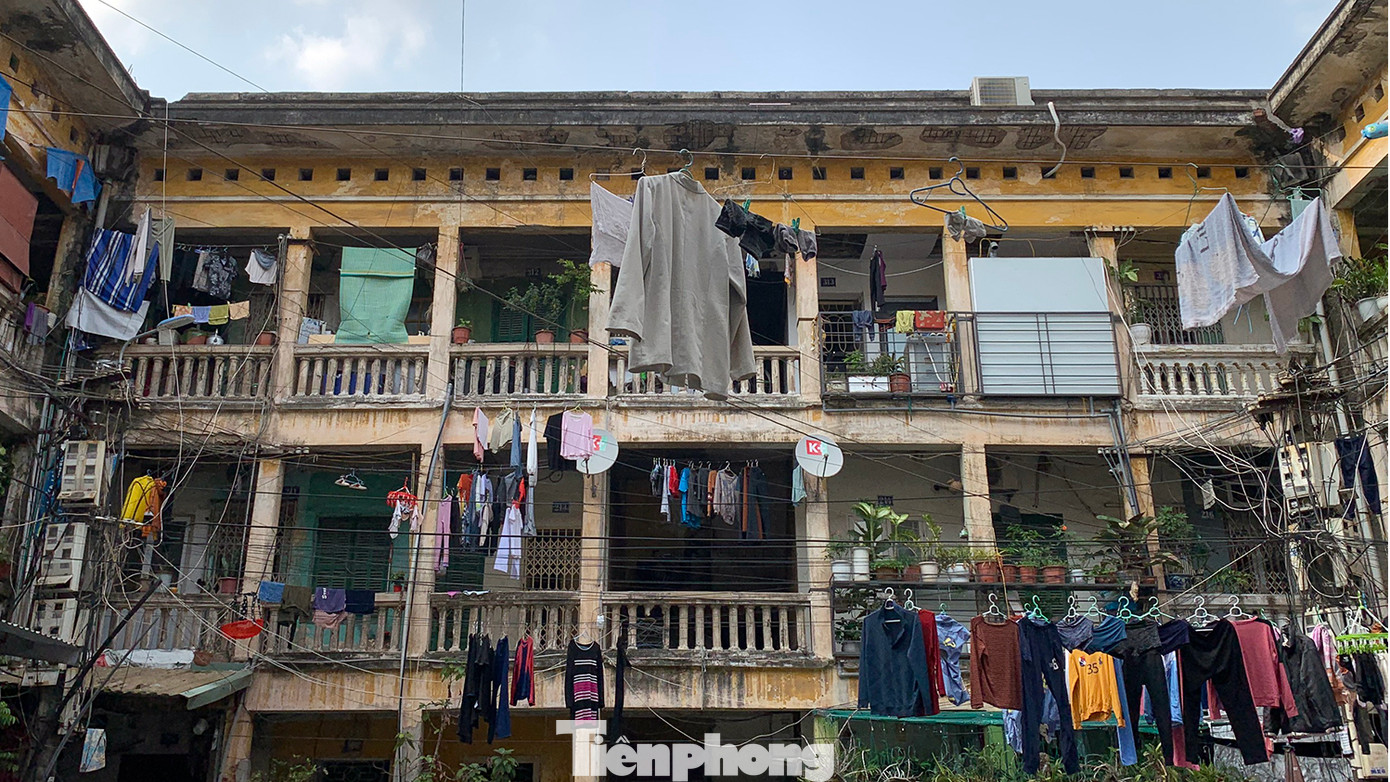 Khu tập thể 206, trên phố Lê Lợi, thuộc phường Lê Lợi (quận Ngô Quyền, TP Hải Phòng) cao 3 tầng, gồm 89 hộ dân sinh sống hàng chục năm qua.