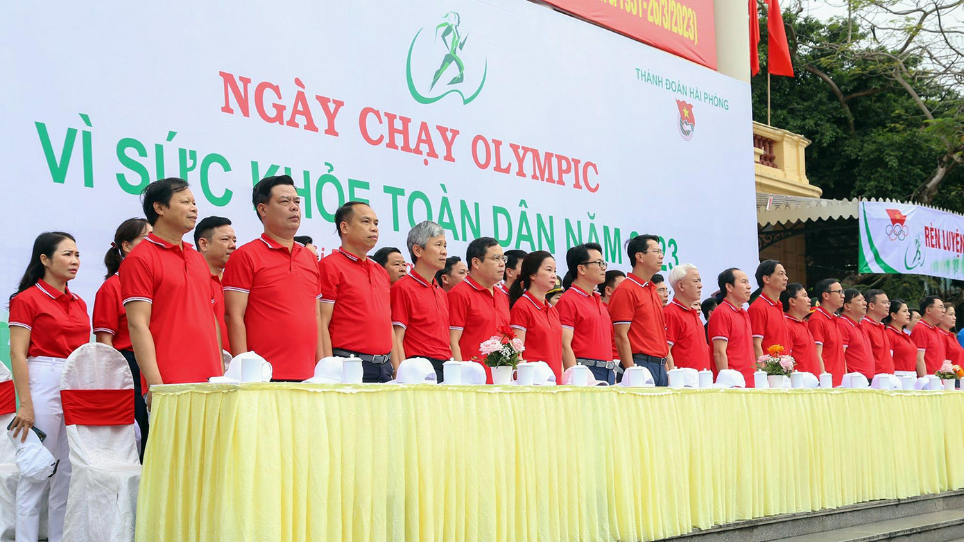 Dự và tham gia Ngày chạy Olympic - Vì sức khỏe toàn dân năm 2023 tại Hải Phòng có ông Lê Tiến Châu - Bí thư Thành ủy Hải Phòng, lãnh đạo các ban Đảng, sở ngành, Thành Đoàn và 1.300 bạn trẻ, công nhân viên lao động và người dân thành phố cảng.