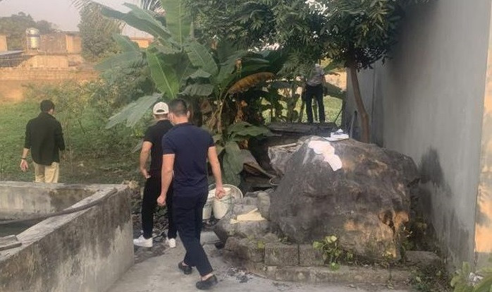 Lực lượng chức năng tới hiện trường. Ảnh: V.H