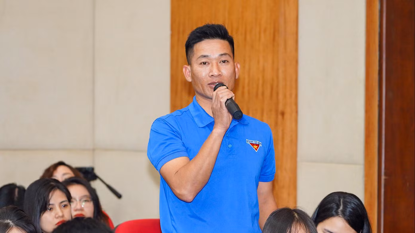Tại buổi đối thoại, hàng chục đoàn viên thanh niên Hải Phòng chia sẻ những tâm tư, nguyện vọng.
