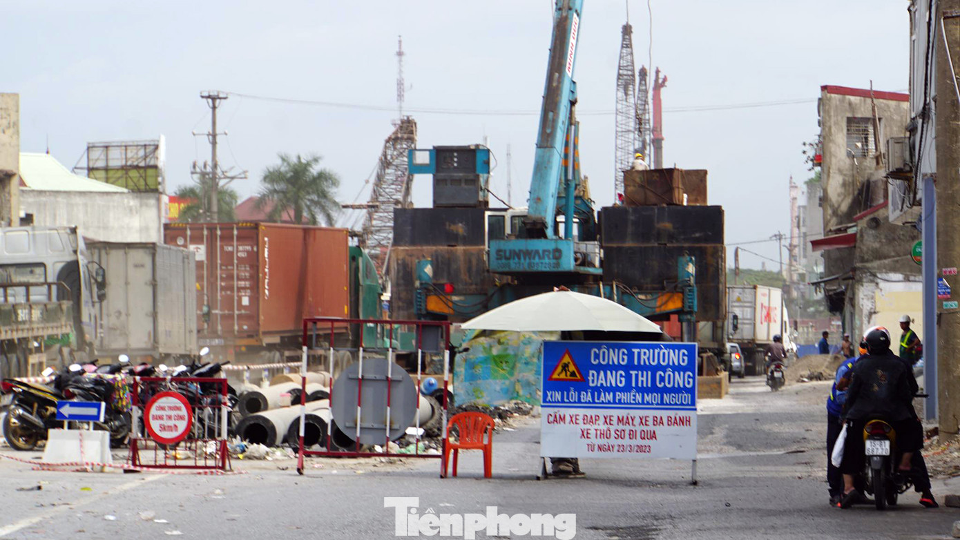 Đại diện BQL Dự án đầu tư xây dựng các công trình giao thông TP Hải Phòng cho biết, dự án có tổng diện tích thu hồi hơn 24.400m2 đất liên quan đến 139 tổ chức, hộ gia đình, cá nhân. Đại diện BQL Dự án đầu tư xây dựng các công trình giao thông TP Hải Phòng cho biết, dự án có tổng diện tích thu hồi hơn 24.400m2 đất liên quan đến 139 tổ chức, hộ gia đình, cá nhân.