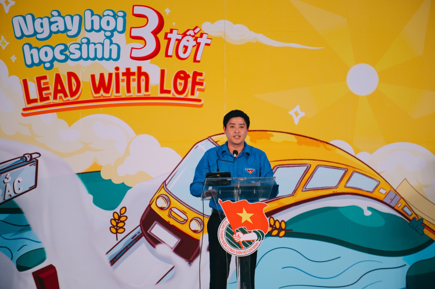 Anh Lâm Tùng - Phó trưởng Ban Thanh niên trường học T.Ư Đoàn phát biểu tại ngày hội "Học sinh 3 Tốt" khu vực miền Bắc, diễn ra tại TP Hải Phòng tối 15/10. Anh Lâm Tùng - Phó trưởng Ban Thanh niên trường học T.Ư Đoàn phát biểu tại ngày hội "Học sinh 3 Tốt" khu vực miền Bắc, diễn ra tại TP Hải Phòng tối 15/10.