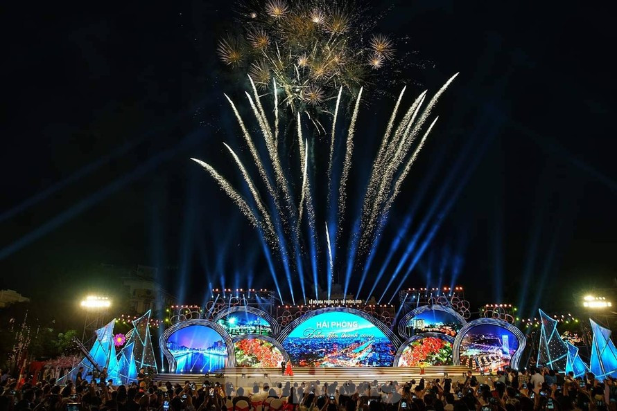 Lễ hội Hoa phượng đỏ 2023 dự kiến với nhiều sự kiện văn hóa, thể thao đa sắc màu. Lễ hội Hoa phượng đỏ 2023 dự kiến với nhiều sự kiện văn hóa, thể thao đa sắc màu.