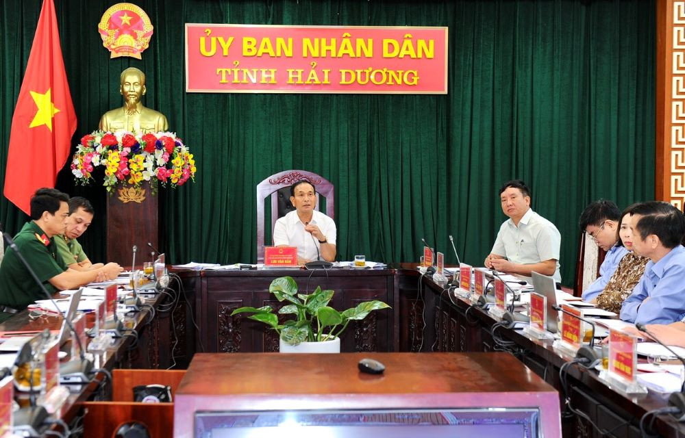 Ông Lưu Văn Bản - Phó Chủ tịch UBND tỉnh Hải Dương chủ trì 2 phiên họp thường kỳ tháng 10.