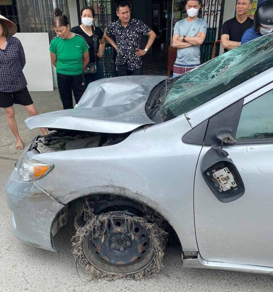 Chiếc ô tô trong vụ tai nạn.