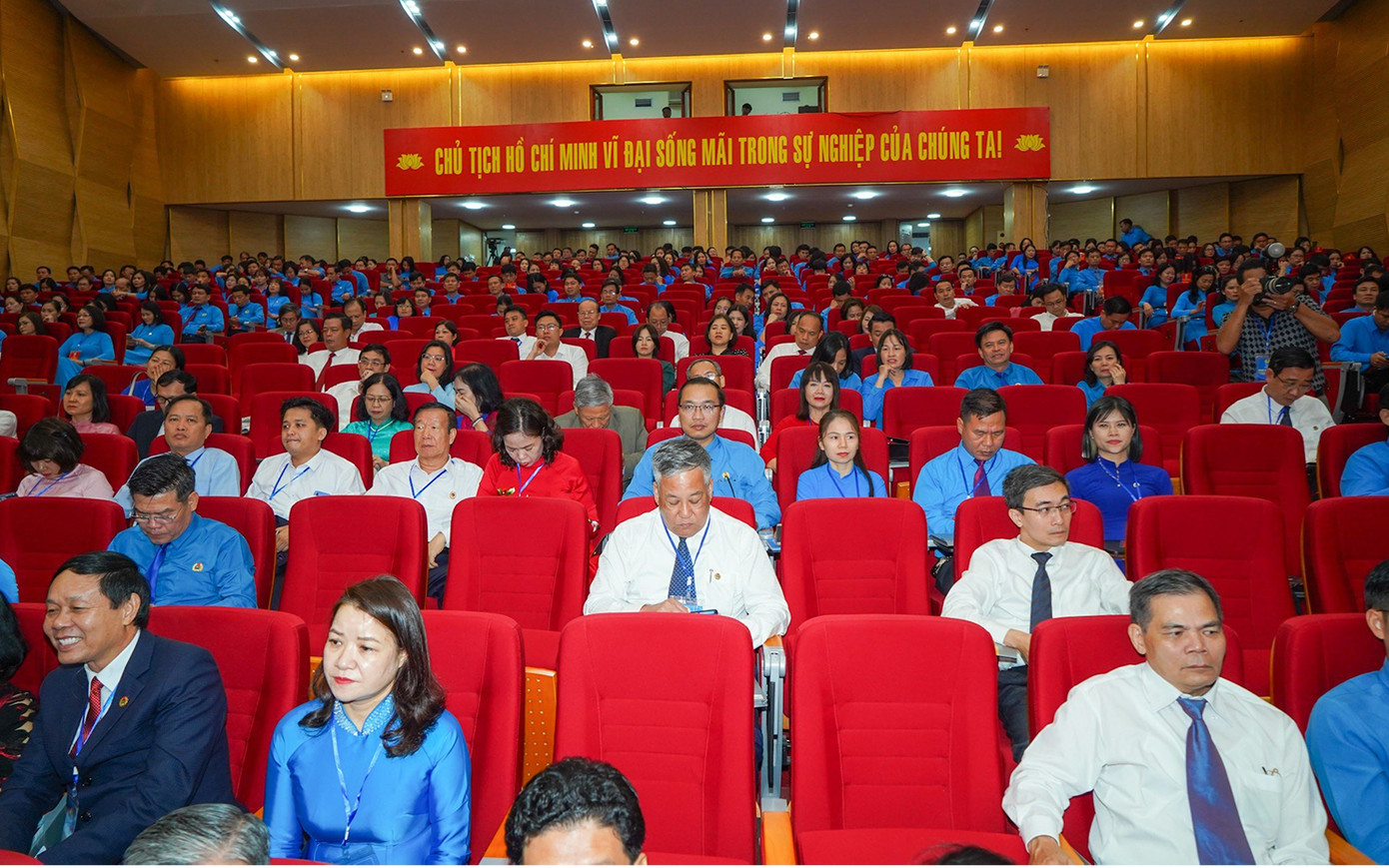 450 đại biểu đại diện cho hơn 300.000 CNVCLĐ thành phố dự Đại hội Công đoàn thành phố Hải Phòng lần thứ XV, nhiệm kỳ 2023-2028. 450 đại biểu đại diện cho hơn 300.000 CNVCLĐ thành phố dự Đại hội Công đoàn thành phố Hải Phòng lần thứ XV, nhiệm kỳ 2023-2028.