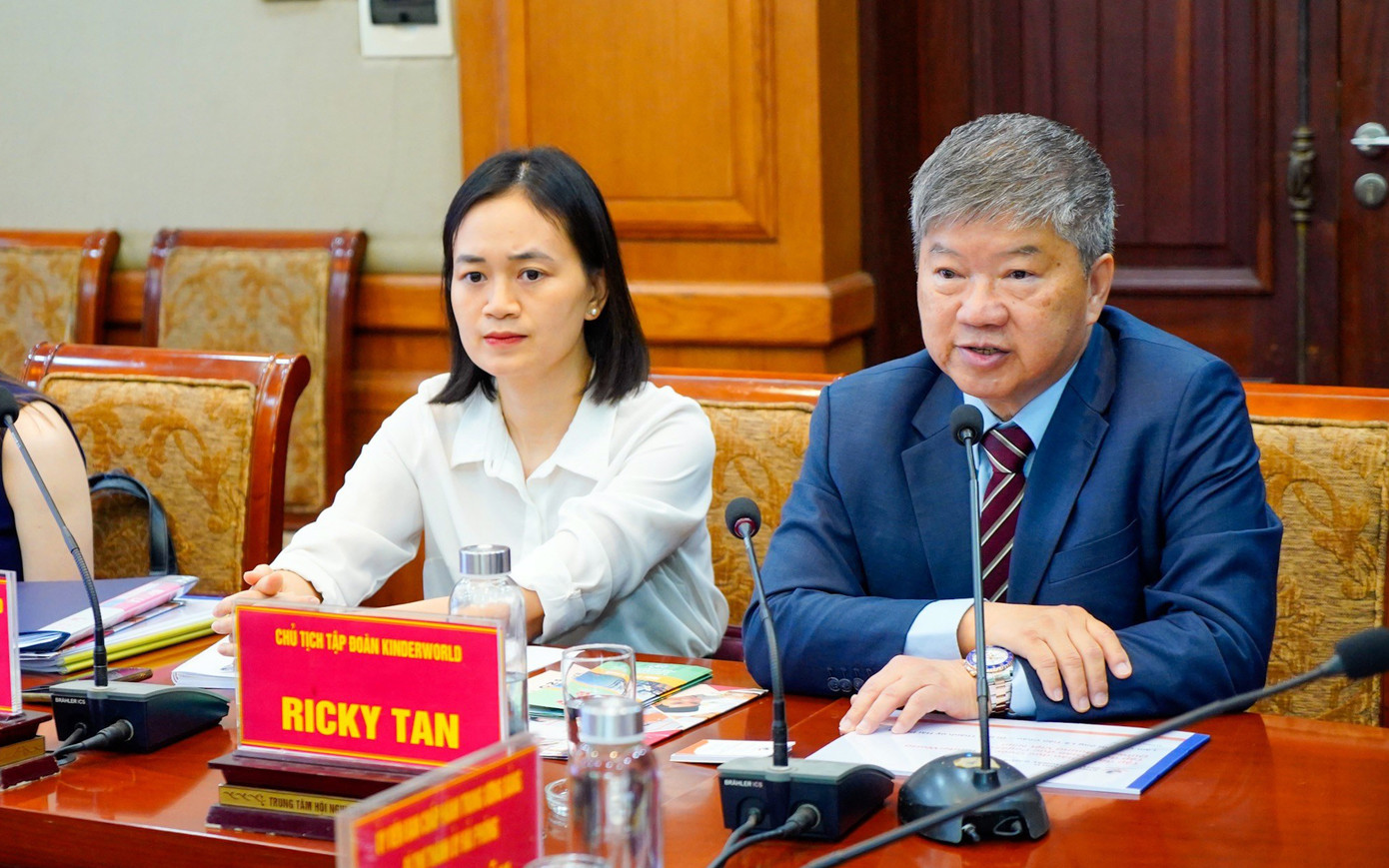 Ông Ricky Tan - Chủ tịch tập đoàn Kinder World tại buổi làm việc với TP. Hải Phòng.