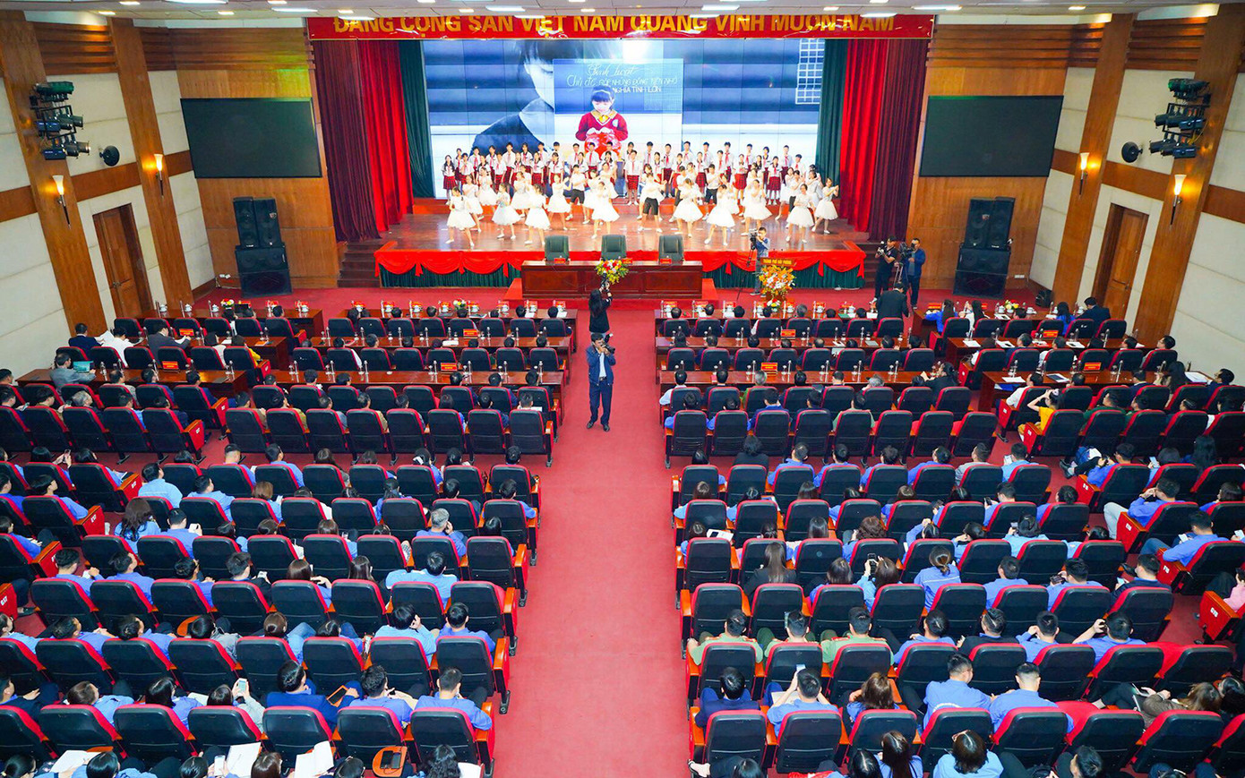 Toàn cảnh buổi đối thoại với đoàn viên thanh niên Hải Phòng. Toàn cảnh buổi đối thoại với đoàn viên thanh niên Hải Phòng.