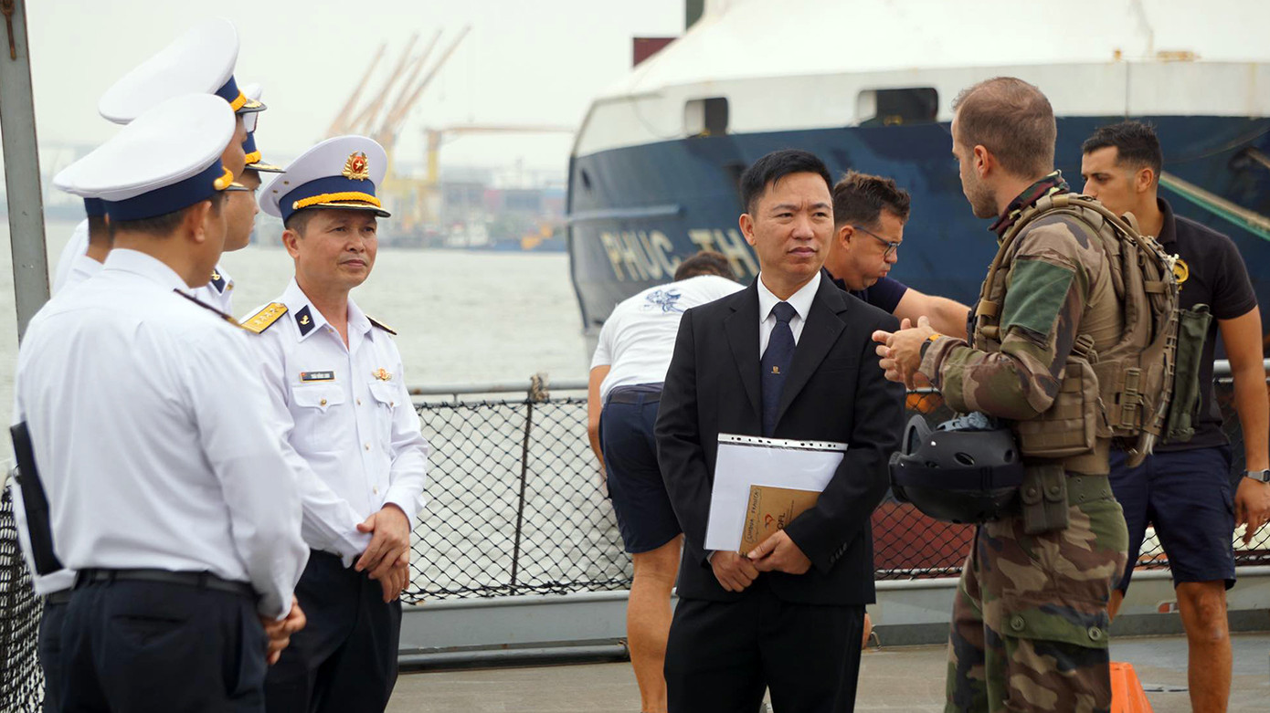 Tại buổi giao lưu, lực lượng Hải quân Việt Nam và Pháp đã có buổi trao đổi lý thuyết về công tác phòng cháy chữa cháy, đào tạo nhân viên cứu hỏa bài mô phỏng phương án cứu hỏa. Tại buổi giao lưu, lực lượng Hải quân Việt Nam và Pháp đã có buổi trao đổi lý thuyết về công tác phòng cháy chữa cháy, đào tạo nhân viên cứu hỏa bài mô phỏng phương án cứu hỏa.