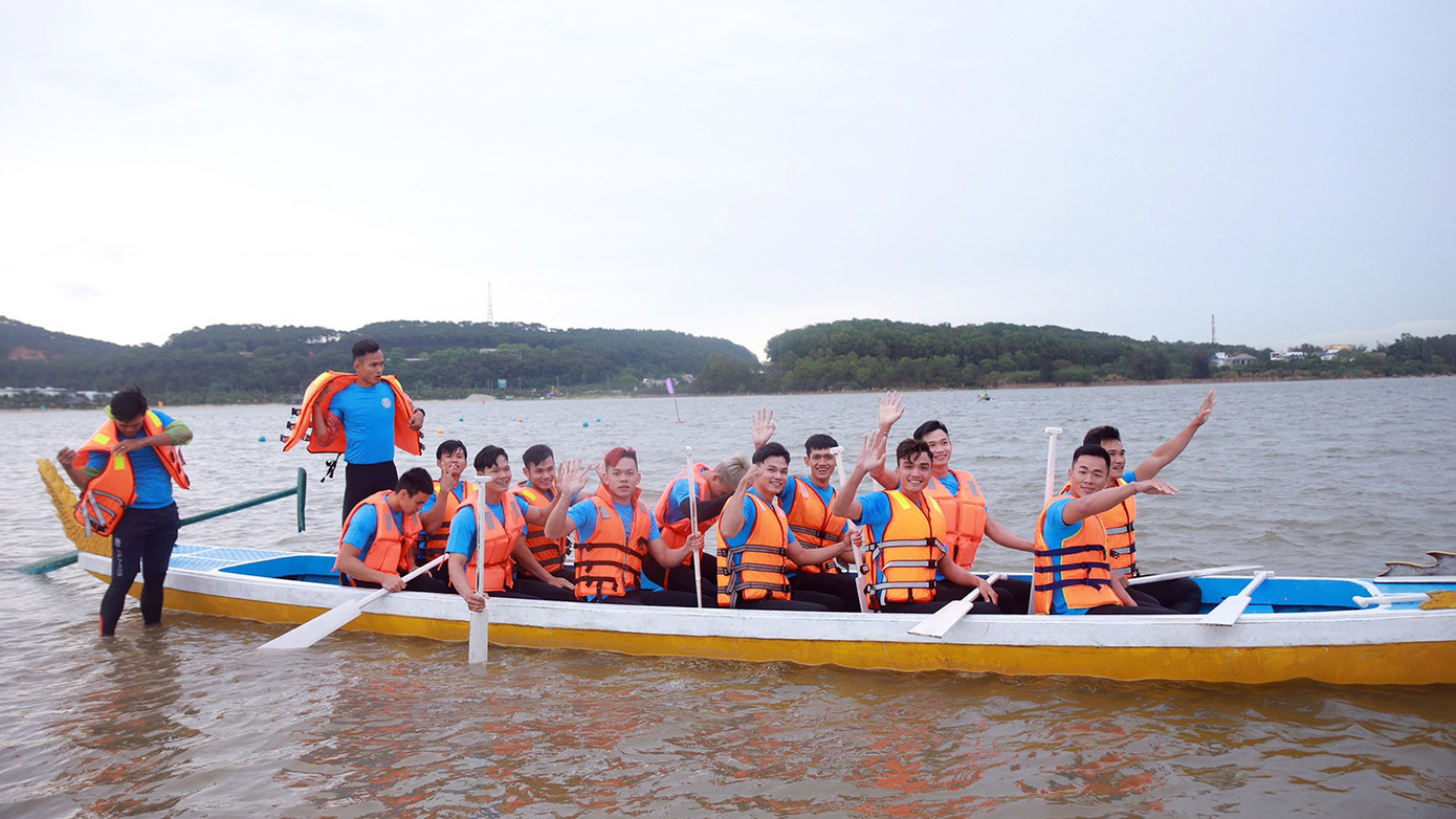 Bộ môn đua thuyền rồng diễn ra kịch tính giữa 10 đội thi đấu của các tỉnh, thành. Về nhất là đội TP Hồ Chí Minh, đội Nghệ An về nhì, còn đội Hải Phòng về thứ ba.