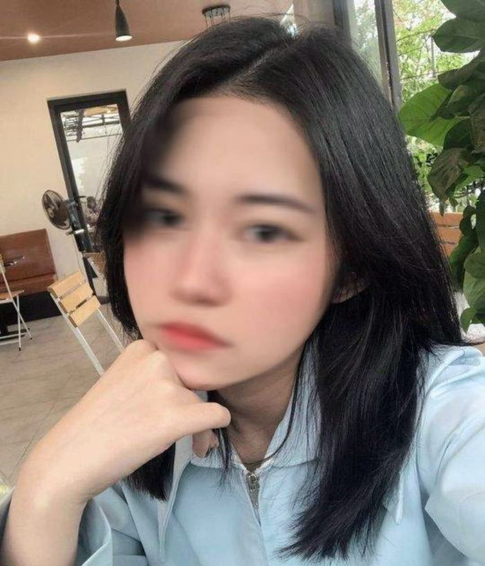 Nữ sinh 19 tuổi học tại Đại học Hàng hải Việt Nam. Nữ sinh 19 tuổi học tại Đại học Hàng hải Việt Nam.